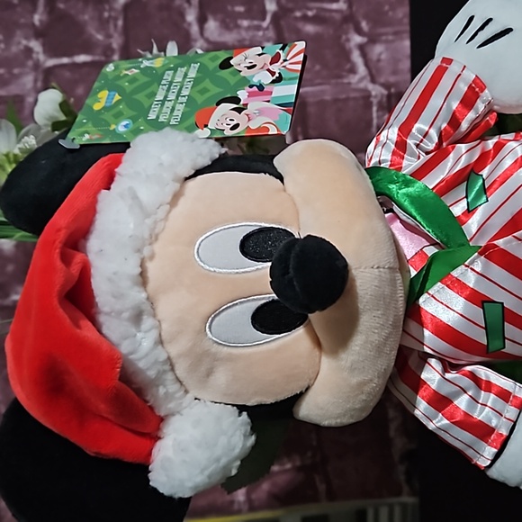 Disney 🎁 Holiday 2023 Mickey Plush NWT - Picture 2 of 6